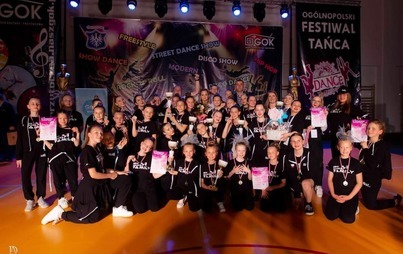 Zdjęcie do NEW DANCE FAMILY OZŁOCONY I Z NAGRODĄ SPECJALNĄ JURY