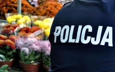 Zdjęcie do Policjanci informują o zmianie organizacji ruchu w rejonach cmentarzy w związku ze zbliżającym się Dniem Wszystkich Świętych